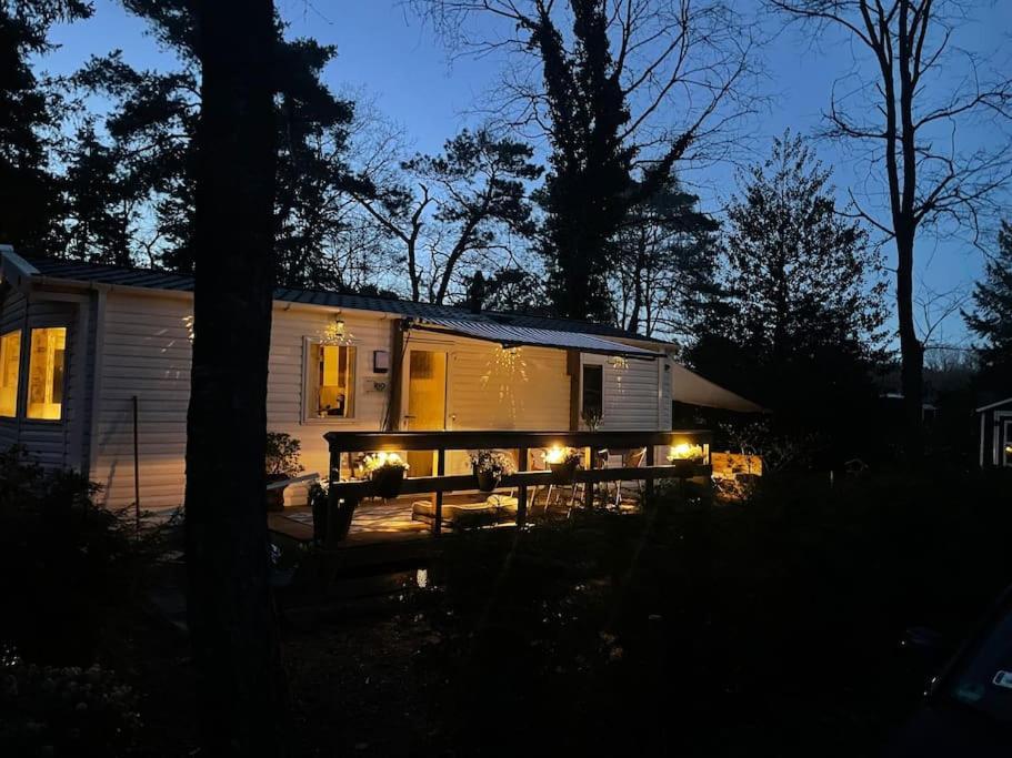 Knus Chalet Midden In De Bossen Nunspeet Eksteriør billede